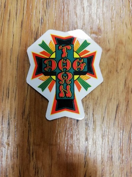 画像1: [DOG TOWN]-Cross Logo STICKERS-Rasta-2"- (1)